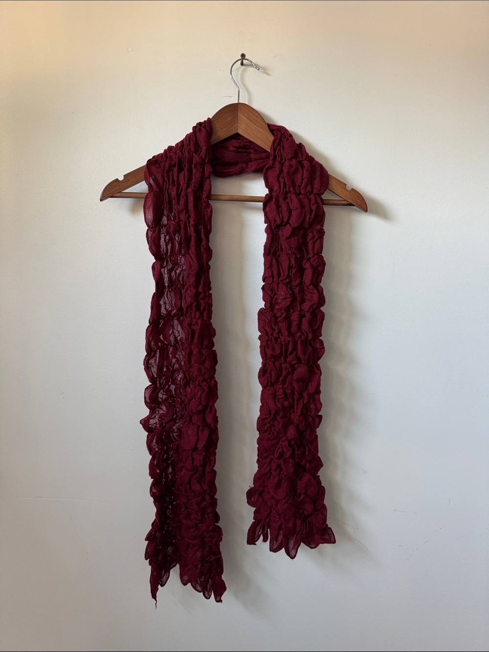 Wine Res Ruffled Scarf